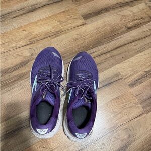 Brooks Women's Purple Athletic Shoes